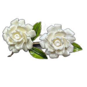CROWN TRIFARI White Flower Bouquet Pin Brooch.